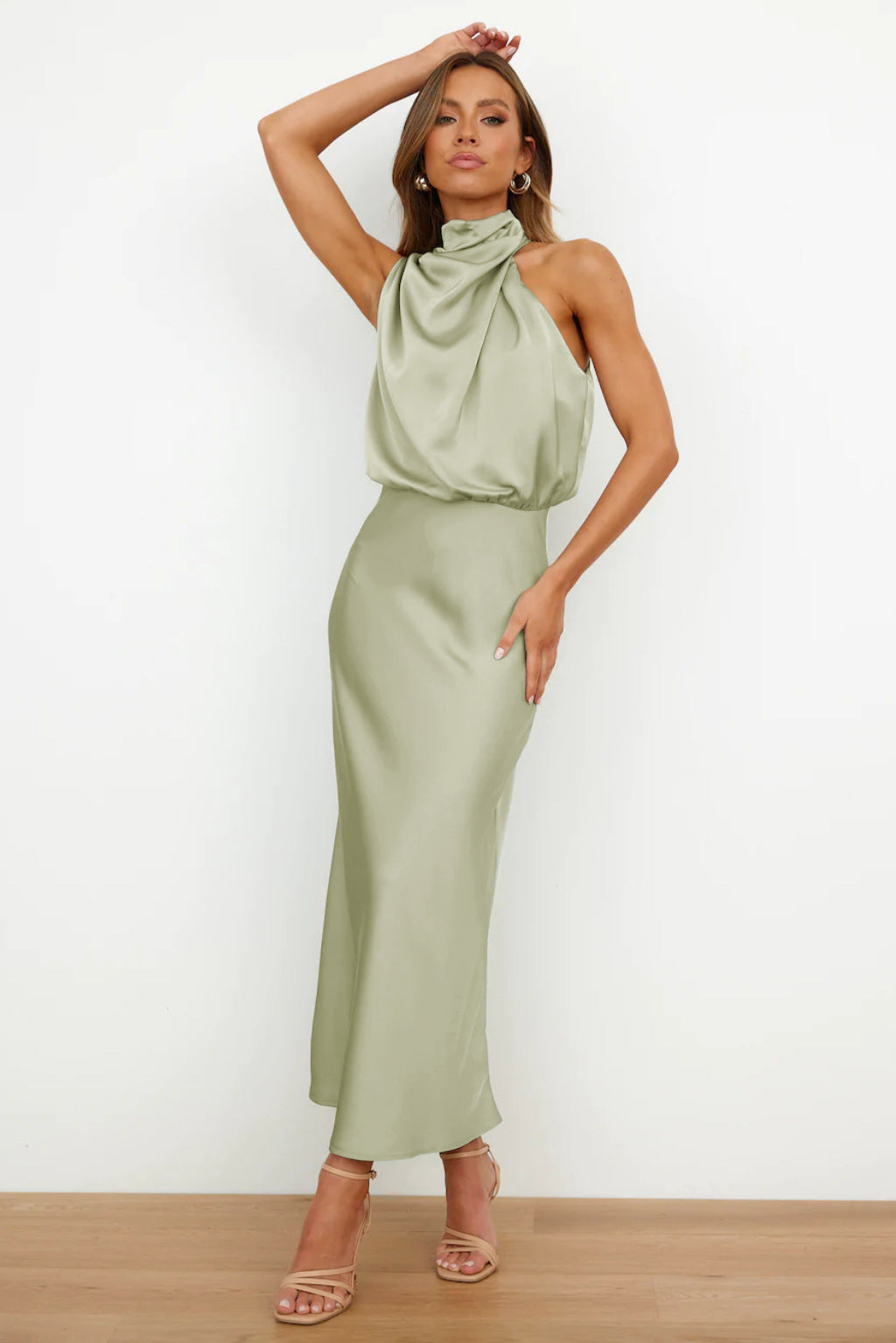 Noora™ | Lång satin klänning med halterneck