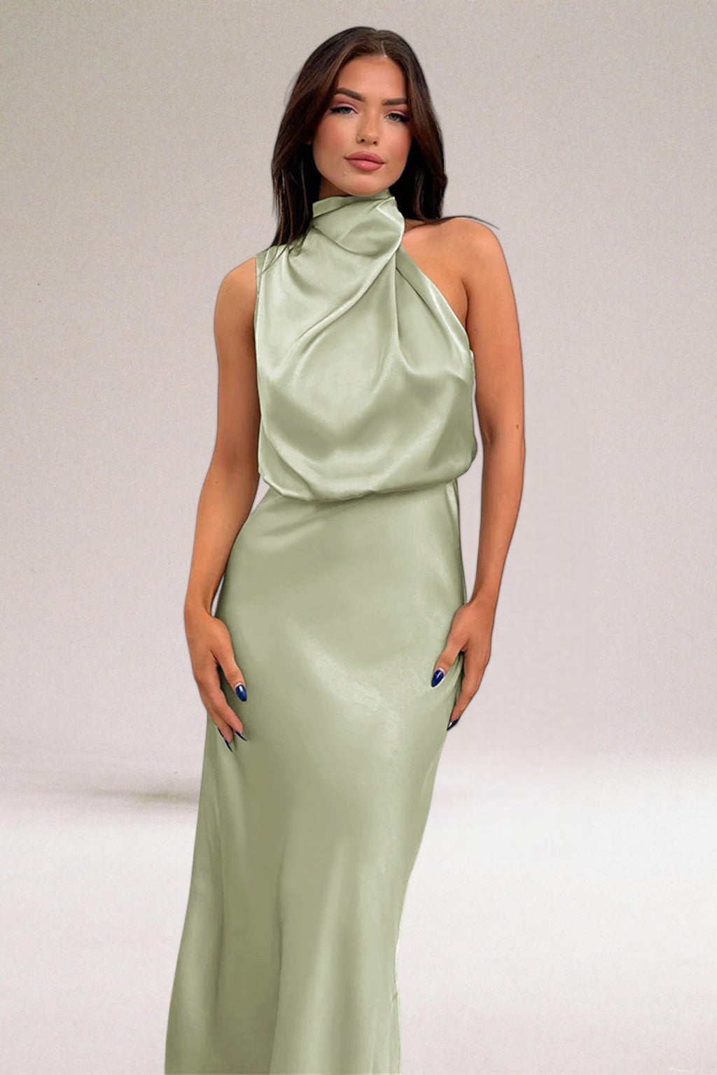 Noora™ | Glamourklänning i satin med halterneck