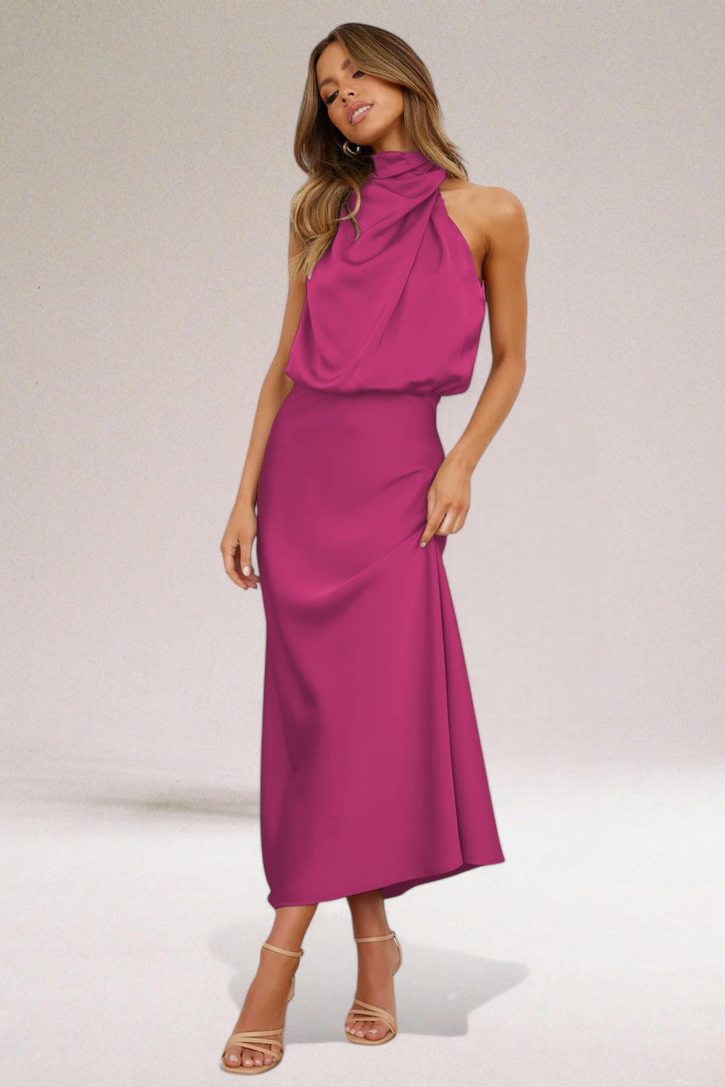 Noora™ | Glamourklänning i satin med halterneck