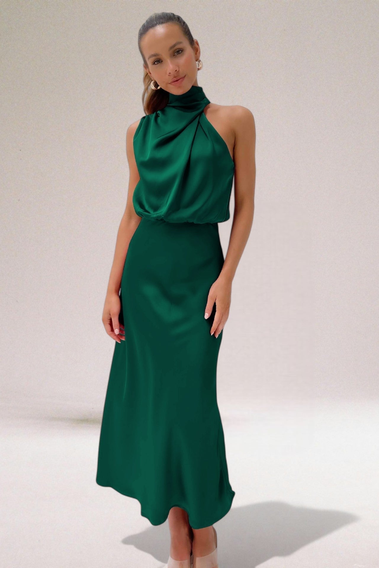 Noora™ | Glamourklänning i satin med halterneck
