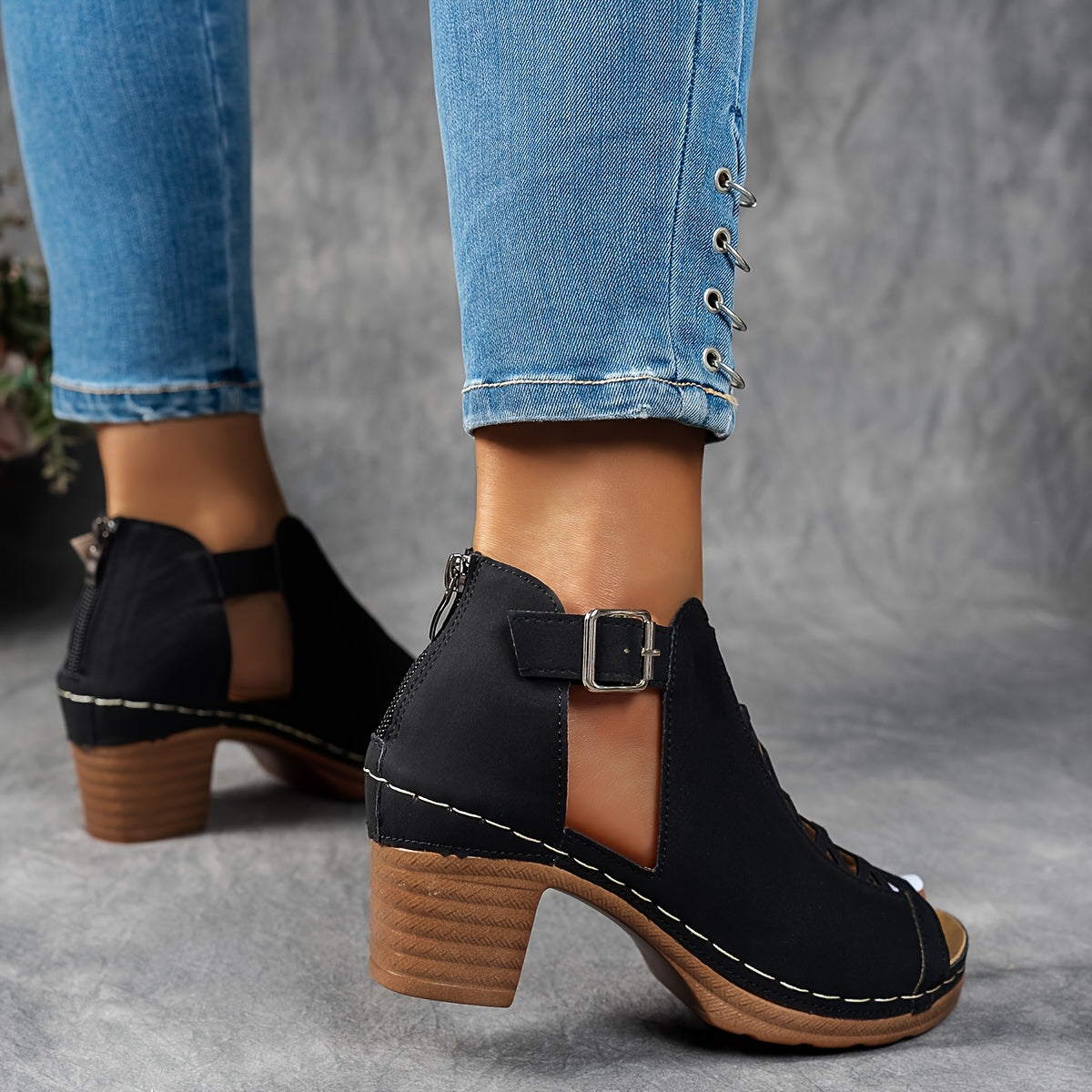 Nessa™ Lattice-Heel Sandaler