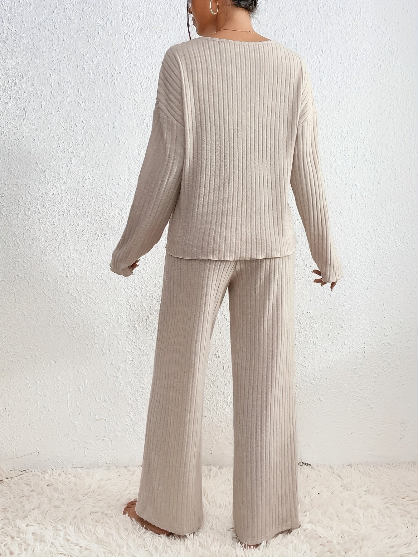 Noora™ | Elegant set för kvinnor med ribbad tröja och rak ben