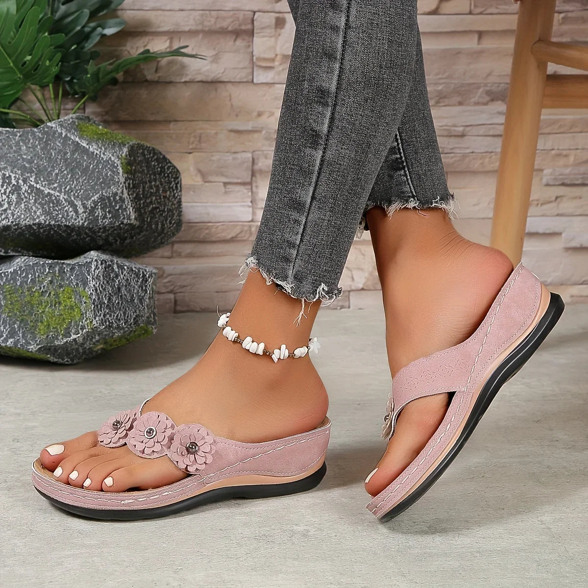 Noora™ | Flora – Blommiga kilklackssandaler med ortopedisk komfort