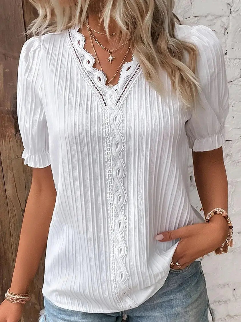 Noora™ | Mira – Feminin topp med spetsdetaljer