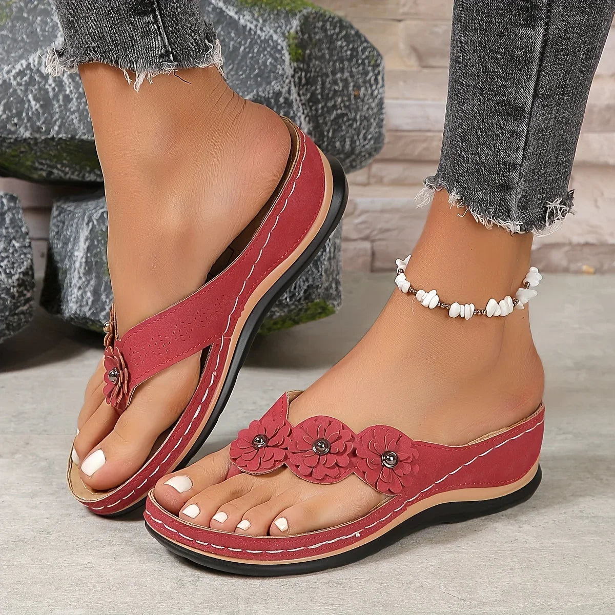 Noora™ | Flora – Blommiga kilklackssandaler med ortopedisk komfort