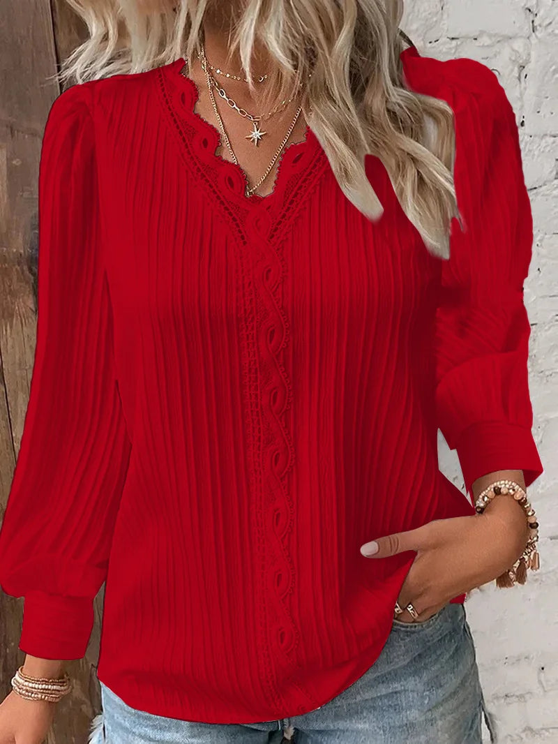 Noora™ | Selvie – Blus med spetskant och veck