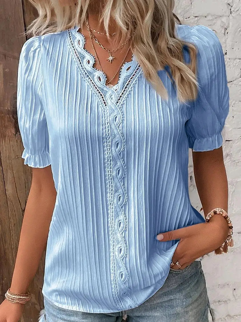 Noora™ | Mira – Feminin topp med spetsdetaljer