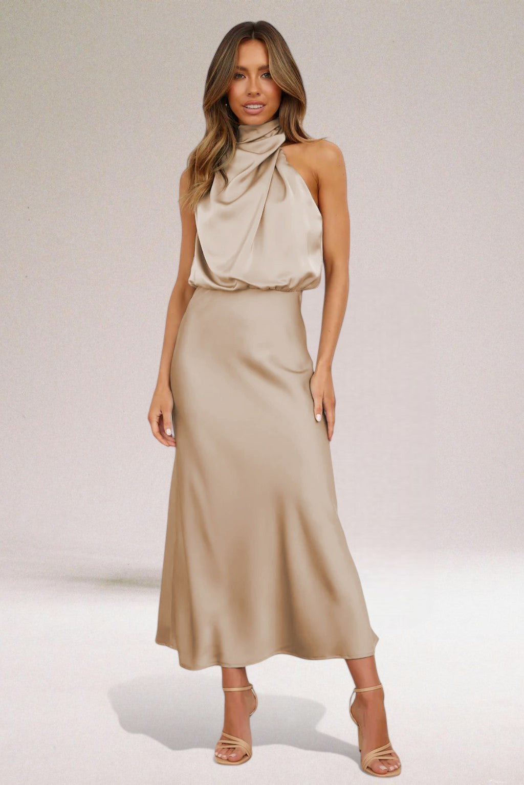 Noora™ | Glamourklänning i satin med halterneck