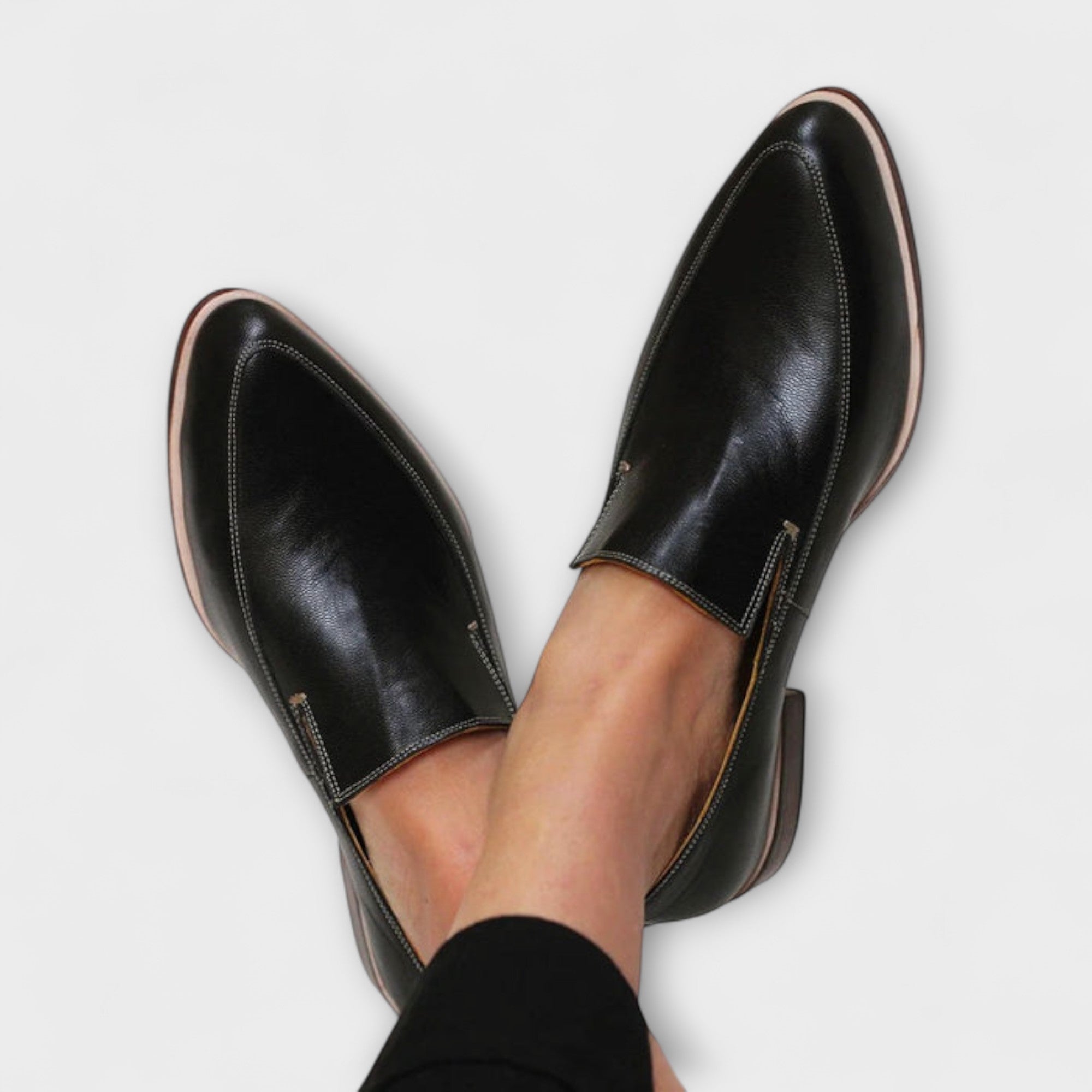 Junia | Minimalistiska skinnloafers