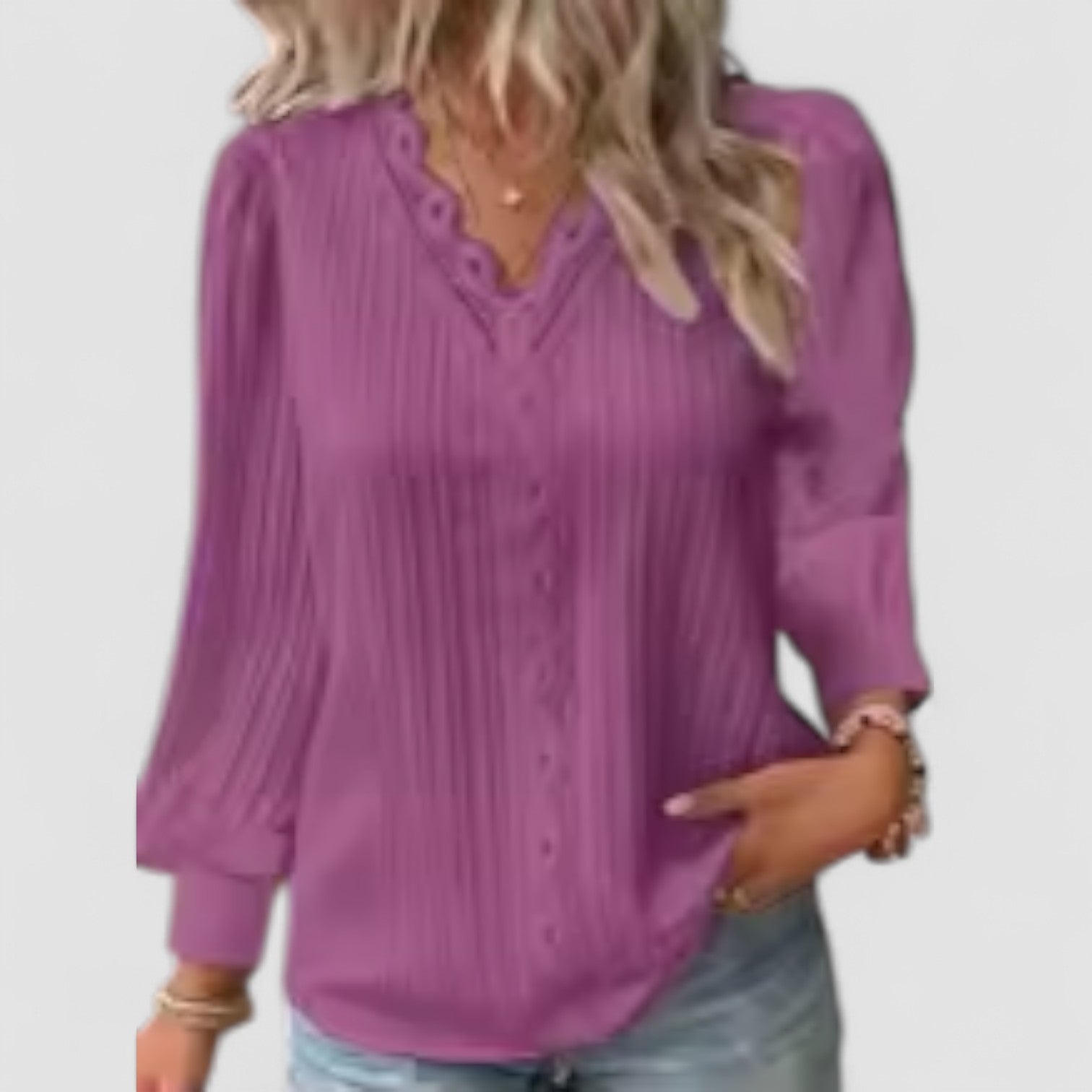 Noora™ | Selvie – Blus med spetskant och veck