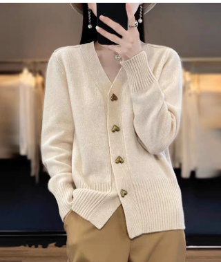 Adele | Elegant Hjärta Knapp Cardigan