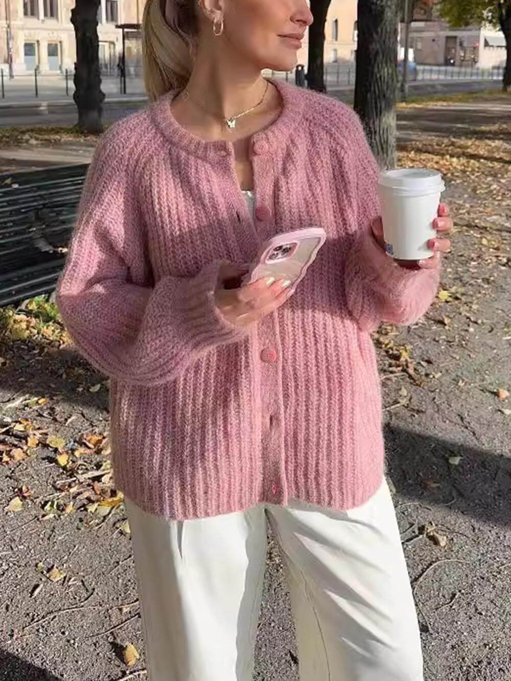 LÀtt och ledig enfÀrgad lÄngÀrmad cardigan