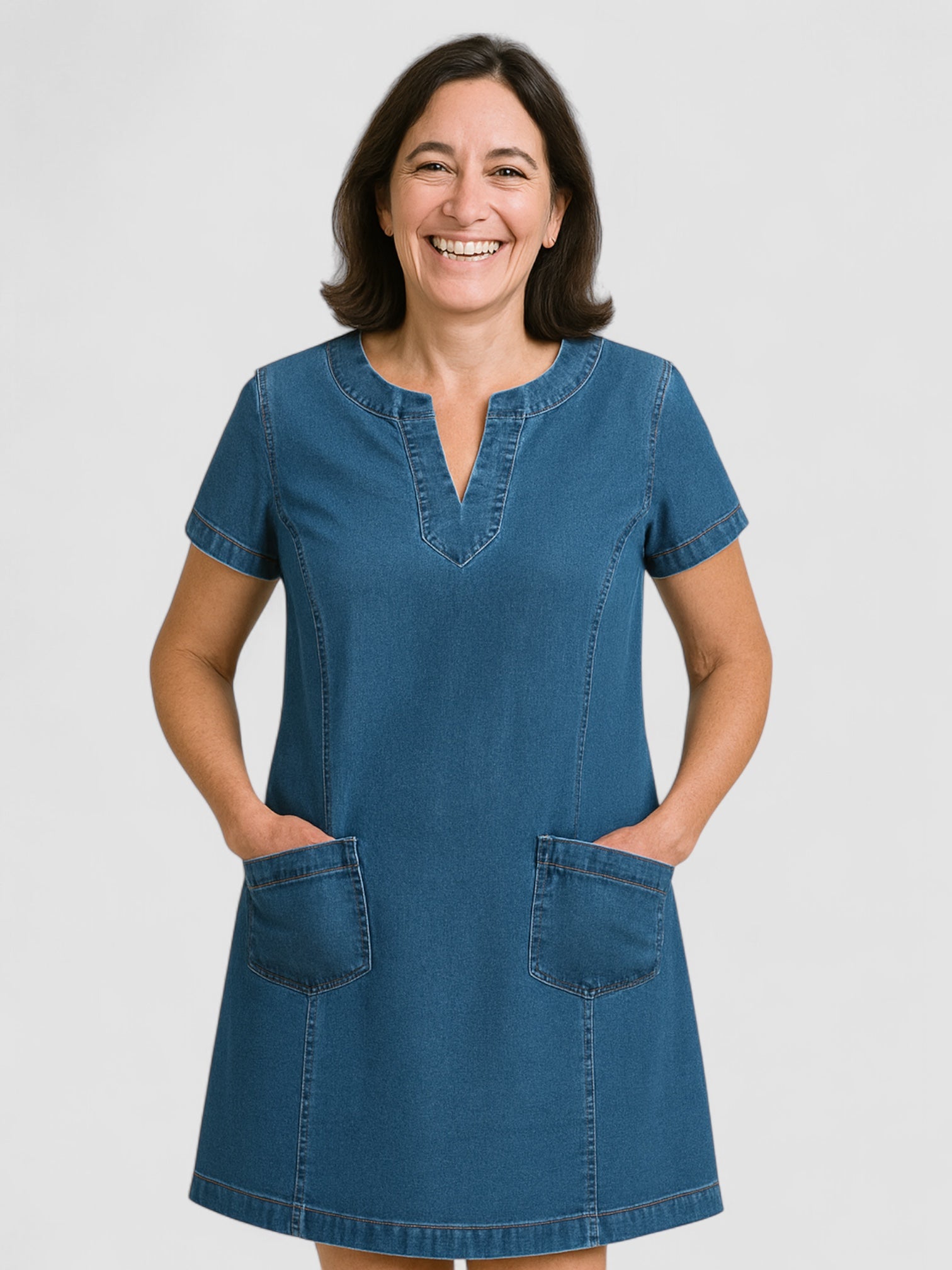 Noora™ | Mjuk Denimklänning med Framfickor