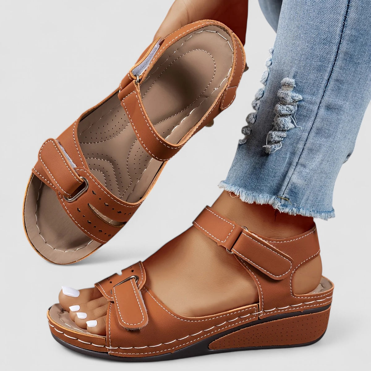 Noora™ | Aldona - Ortopediska sandaler med kilklack
