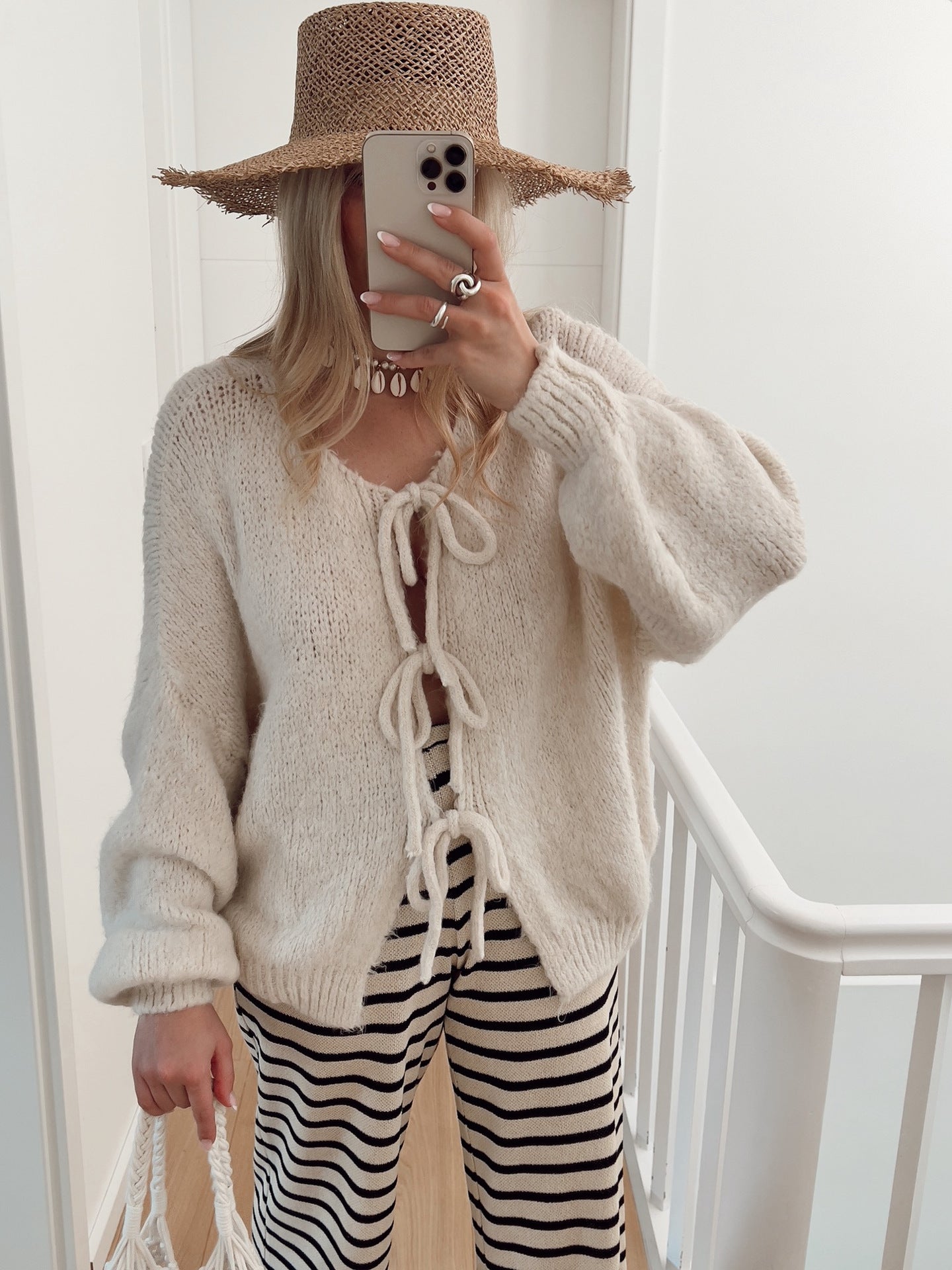 Enfärgad Crew Neck Snörad Cardigan