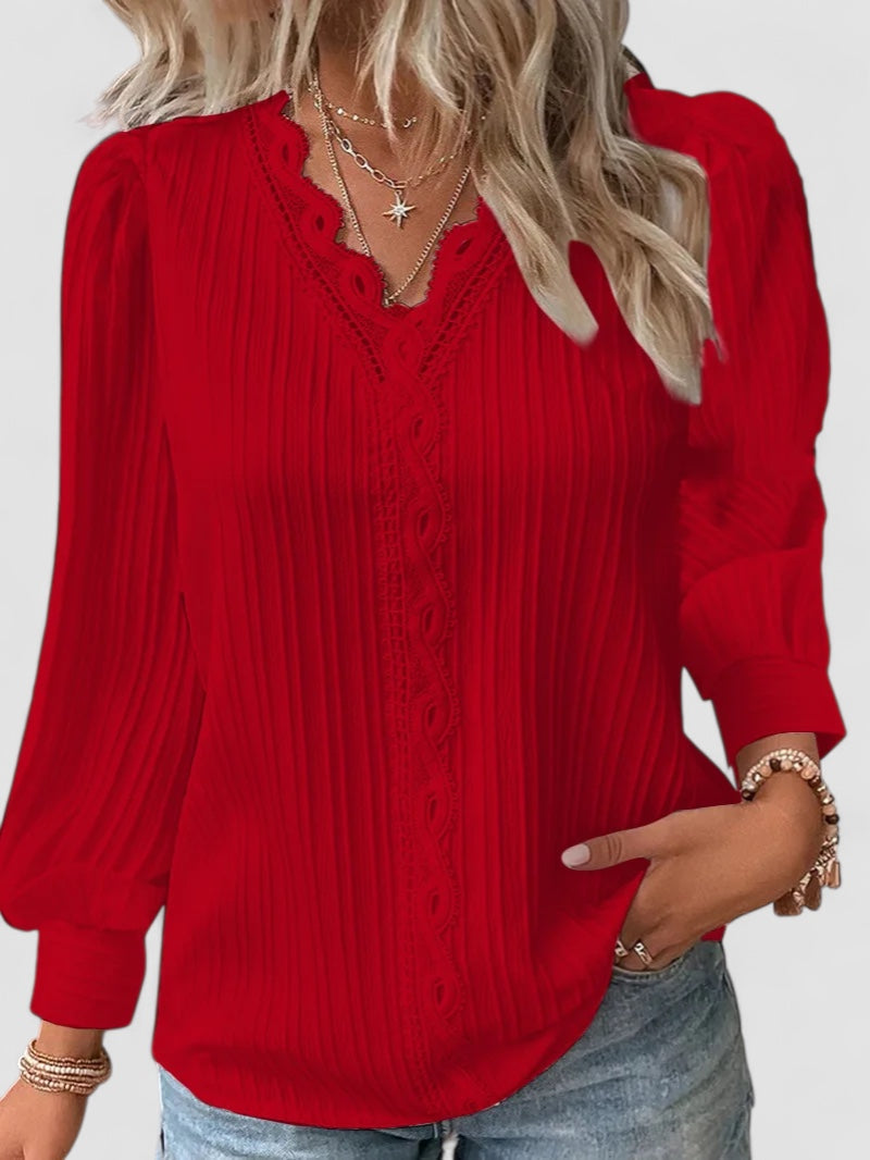 Noora™ | Selvie – Blus med spetskant och veck