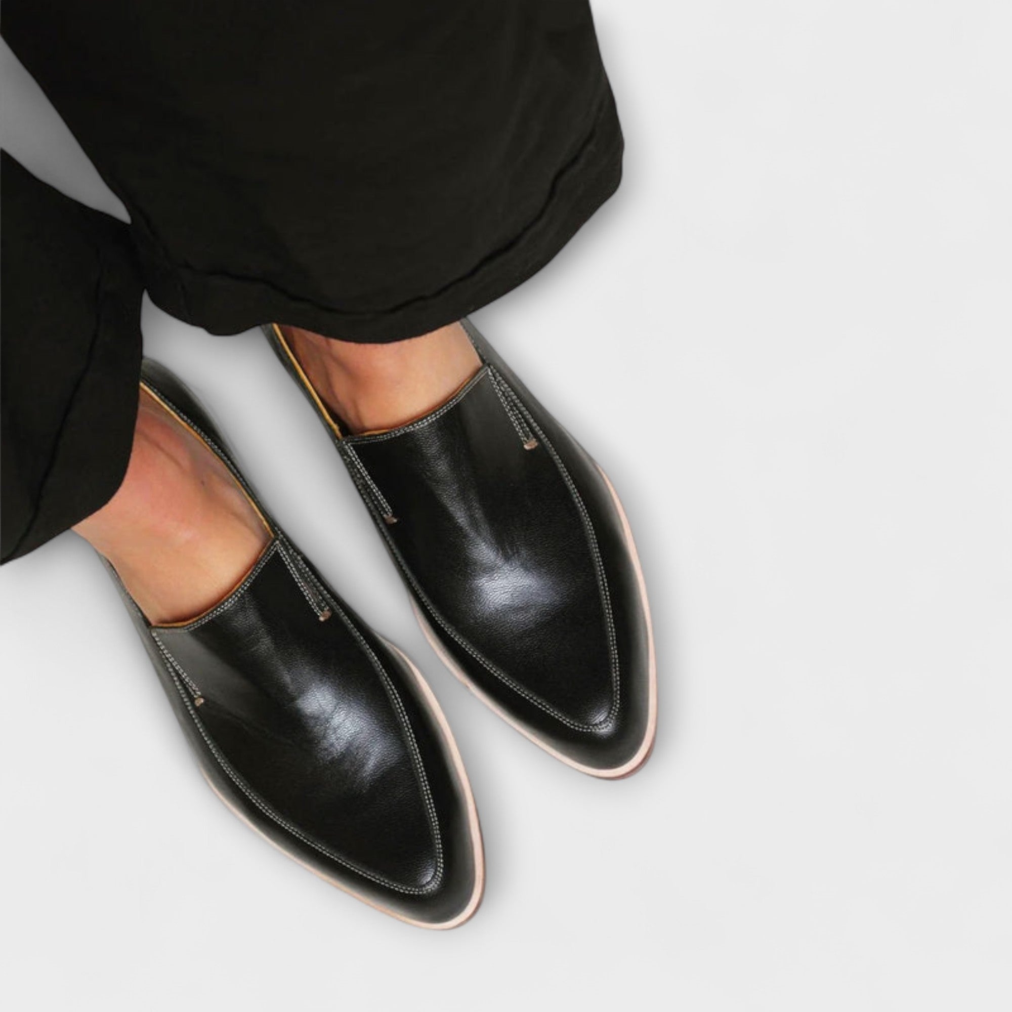 Junia | Minimalistiska skinnloafers
