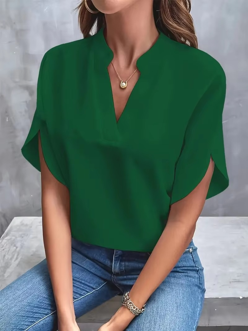 Noora™ | Malin – V-ringad topp i mjukt tyg och feminin ton