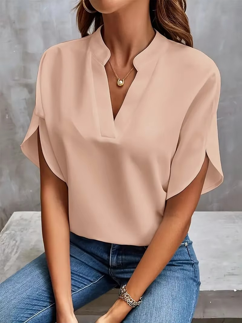 Noora™ | Malin – V-ringad topp i mjukt tyg och feminin ton