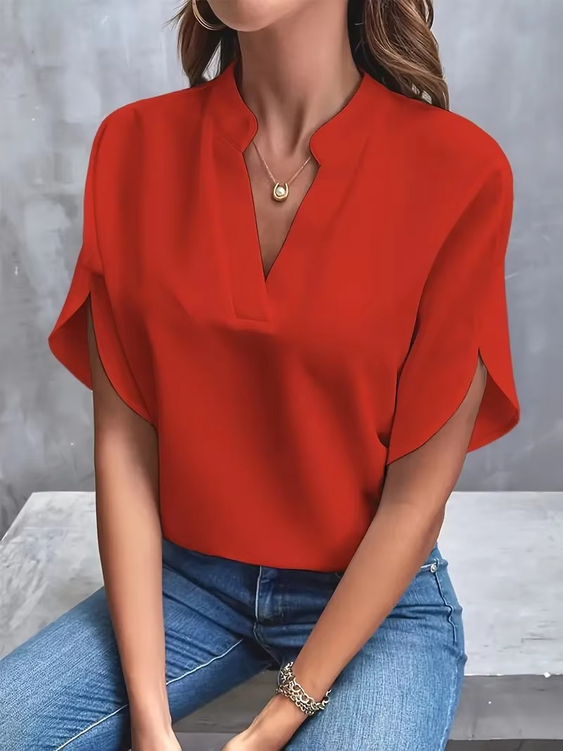 Noora™ | Malin – V-ringad topp i mjukt tyg och feminin ton