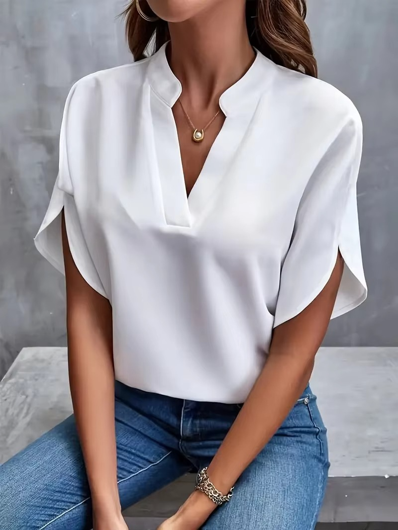 Noora™ | Malin – V-ringad topp i mjukt tyg och feminin ton